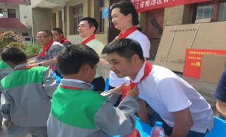 建設(shè)希望小學(xué)，參與青少年公益活動(dòng)